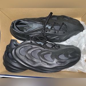 Brand new men’s size 13 Adidas foam runner